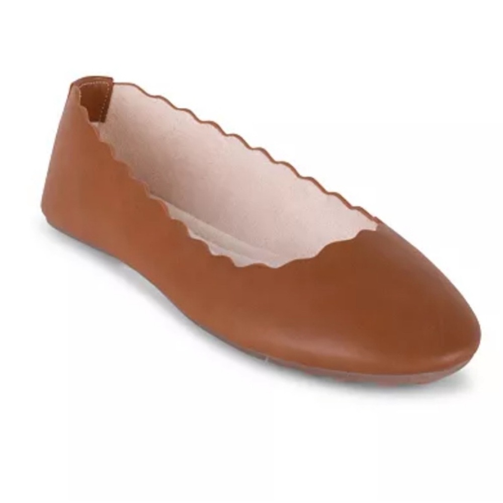 Danskin Tan Scalloped Flats